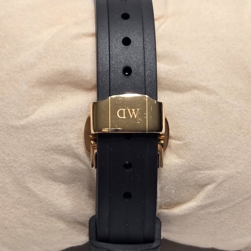 DANIEL WELLINGTON Iconic Motion 32 mm Watch Rose Gold Rubber Strap - Picture 12 of 16
